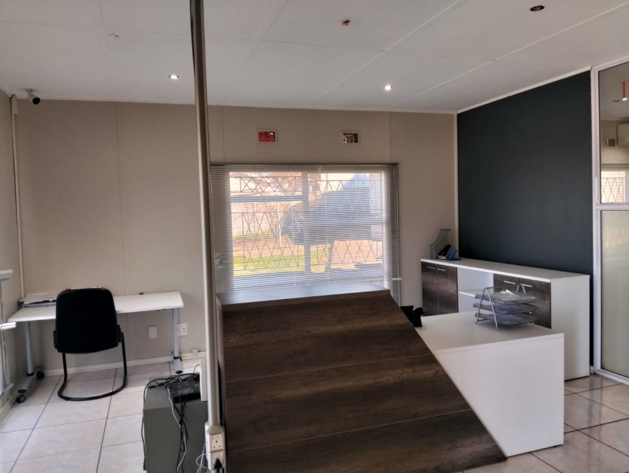 To Let commercial Property for Rent in Southernwood Eastern Cape